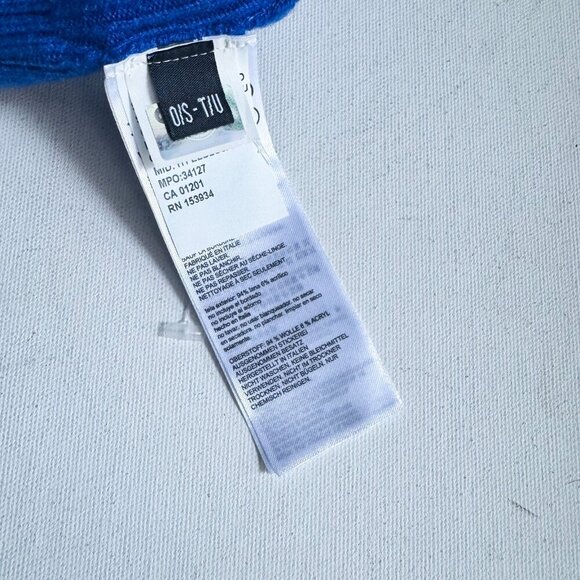 Canada Goose Limited Edition City Toronto Pom Pom Hat - Picture 6 of 7